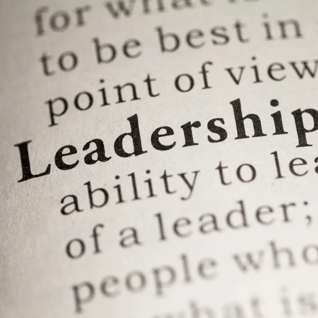 Le mot « Leadership » en gros plan dans un dictionnaire
